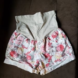 Cute maternity shorts